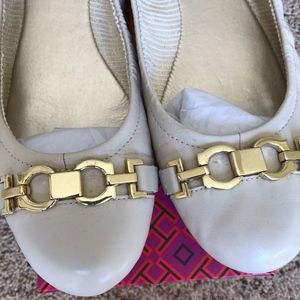 Tahari Cream/Beige Flats